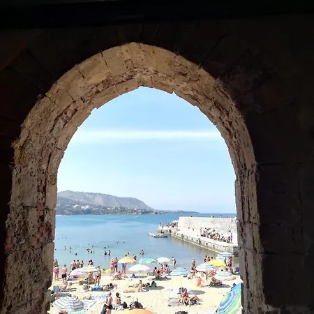 Διαμέρισμα Rocher House *